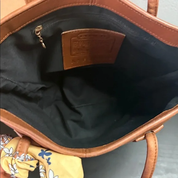 Coach Vintage Lunchbox Tote - Picture 4 of 13